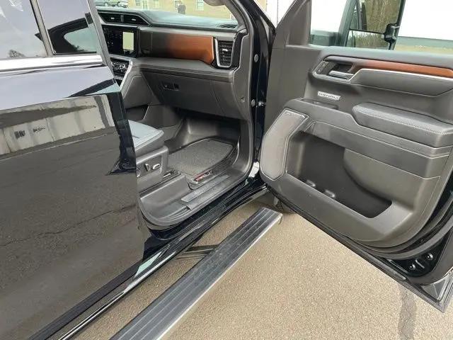 2025 GMC Sierra 1500 4WD Crew Cab Short Box Denali