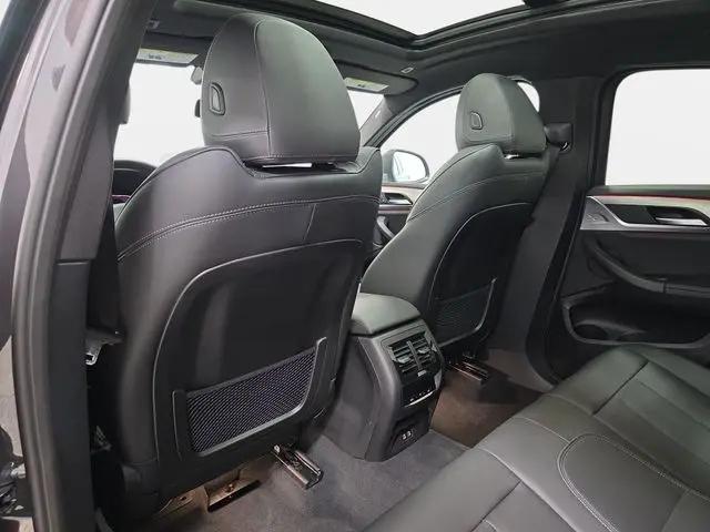 2025 BMW X4 xDrive30i