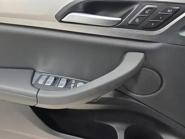2025 BMW X4 xDrive30i