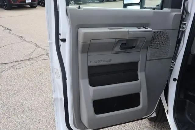 2018 Ford E-350 Cutaway E-350