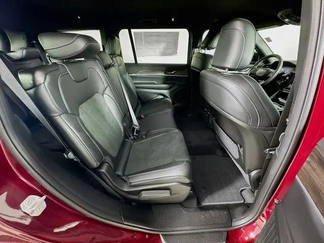 2026 Jeep Grand Cherokee L Altitude 4x4