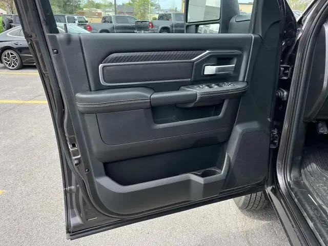 2026 Ram 3500 Big Horn Crew Cab 4x4 8' Box