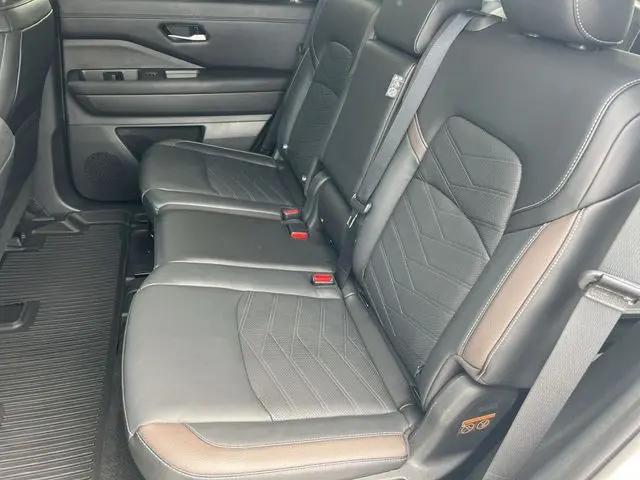 2024 Nissan Pathfinder Platinum 4WD