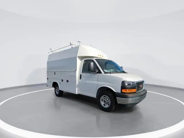 2025 GMC Savana Cutaway Work Van