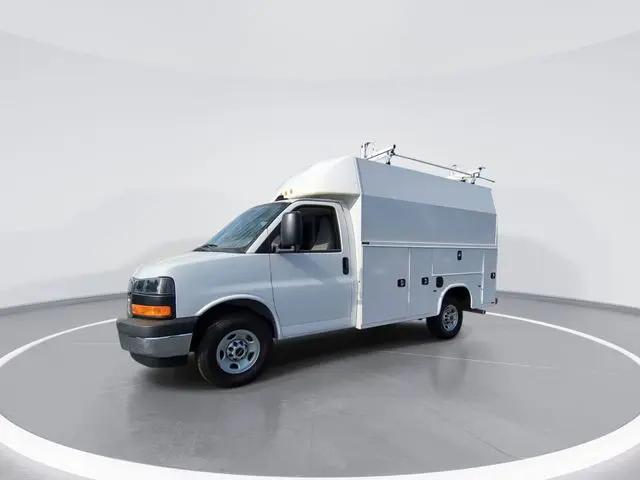 2025 GMC Savana Cutaway Work Van