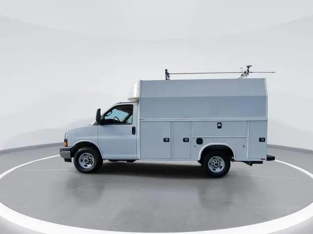 2025 GMC Savana Cutaway Work Van