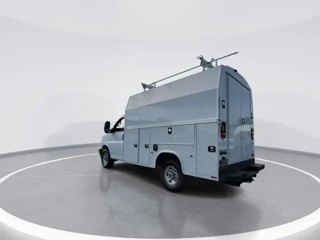 2025 GMC Savana Cutaway Work Van