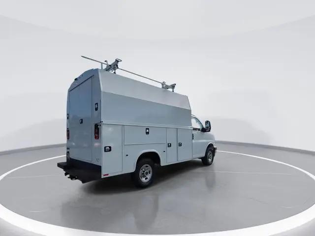 2025 GMC Savana Cutaway Work Van