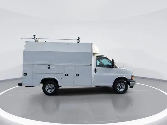 2025 GMC Savana Cutaway Work Van