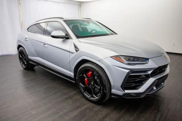 2022 Lamborghini Urus Graphite Capsule