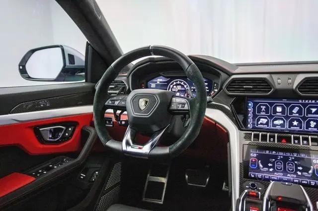 2022 Lamborghini Urus Graphite Capsule