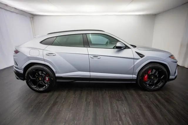 2022 Lamborghini Urus Graphite Capsule