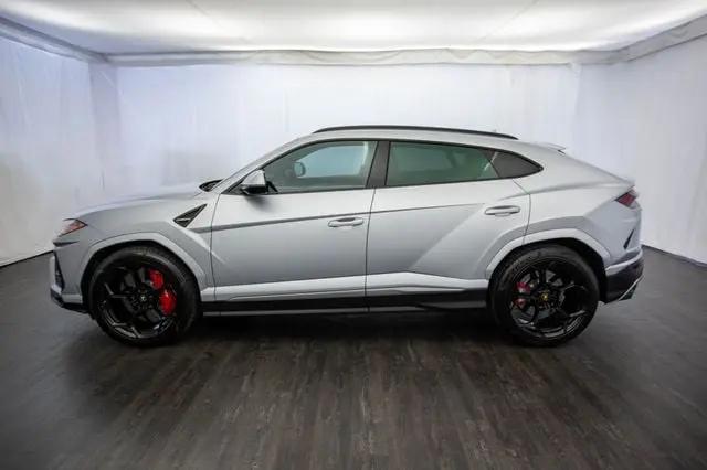 2022 Lamborghini Urus Graphite Capsule