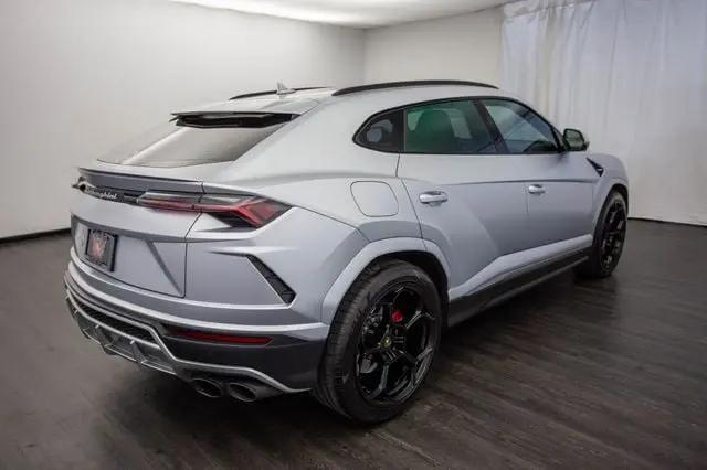 2022 Lamborghini Urus Graphite Capsule