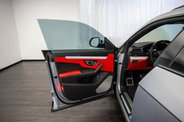 2022 Lamborghini Urus Graphite Capsule
