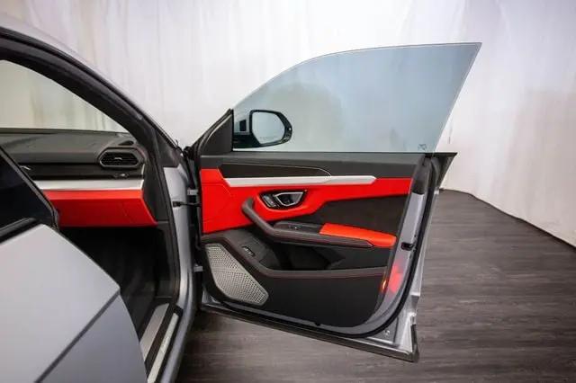 2022 Lamborghini Urus Graphite Capsule