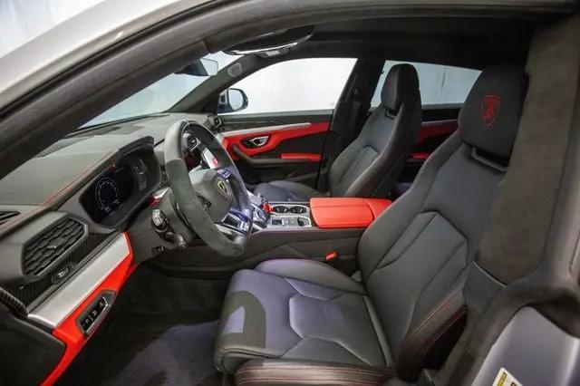 2022 Lamborghini Urus Graphite Capsule