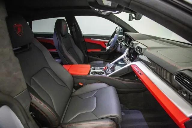 2022 Lamborghini Urus Graphite Capsule