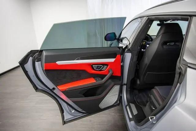 2022 Lamborghini Urus Graphite Capsule
