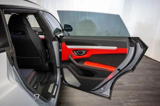 2022 Lamborghini Urus Graphite Capsule