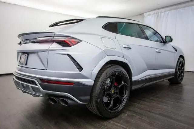 2022 Lamborghini Urus Graphite Capsule