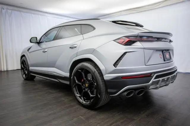 2022 Lamborghini Urus Graphite Capsule
