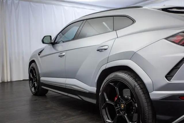 2022 Lamborghini Urus Graphite Capsule