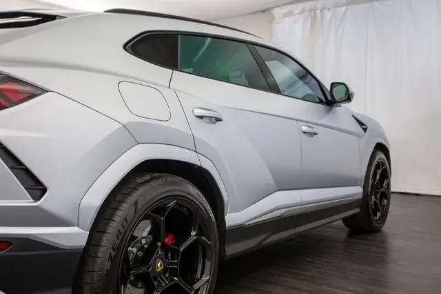 2022 Lamborghini Urus Graphite Capsule