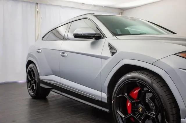 2022 Lamborghini Urus Graphite Capsule