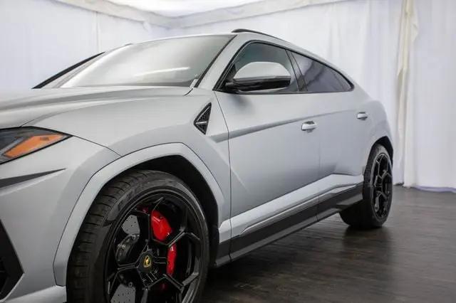 2022 Lamborghini Urus Graphite Capsule