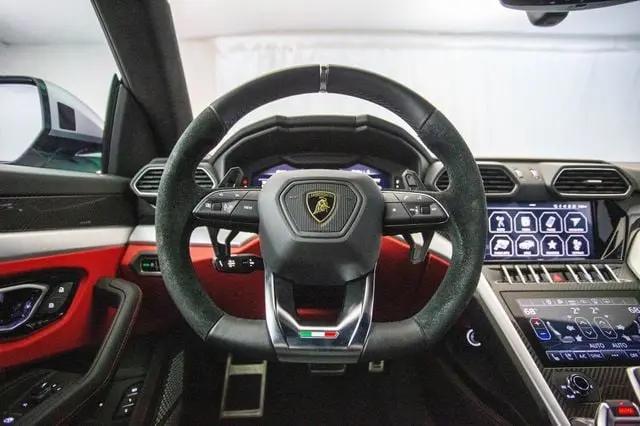 2022 Lamborghini Urus Graphite Capsule