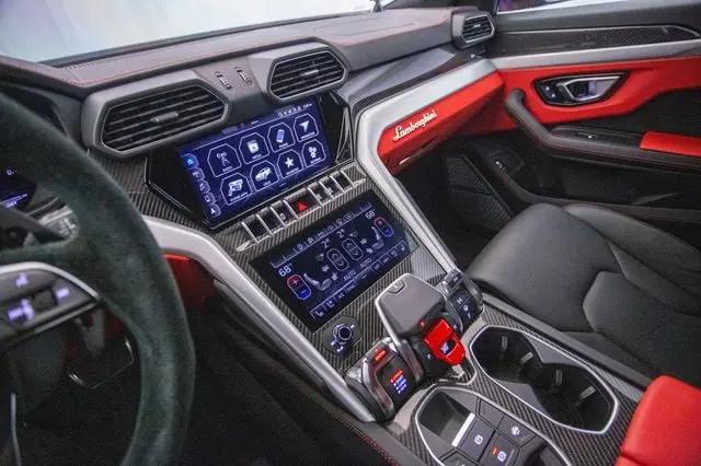 2022 Lamborghini Urus Graphite Capsule