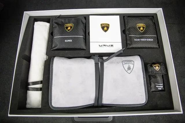 2022 Lamborghini Urus Graphite Capsule