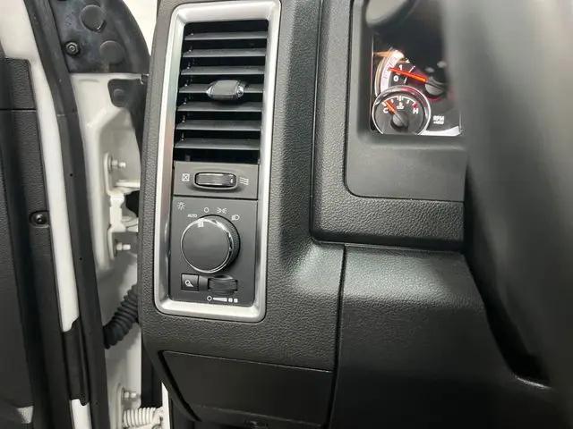 2024 Ram 1500 Classic Warlock Quad Cab 4x4 6'4" Box