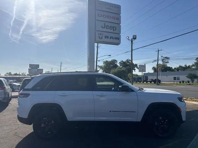 2026 Jeep Grand Cherokee Altitude 4x2