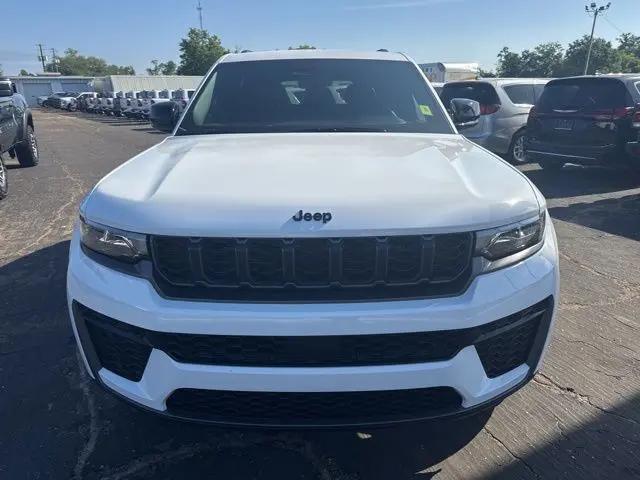 2026 Jeep Grand Cherokee Altitude 4x2