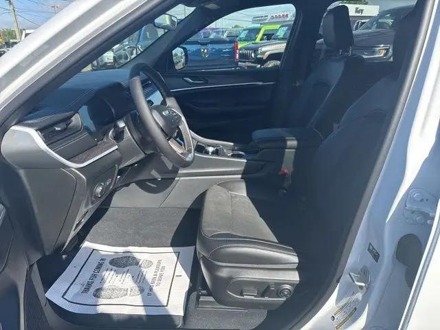 2026 Jeep Grand Cherokee Altitude 4x2