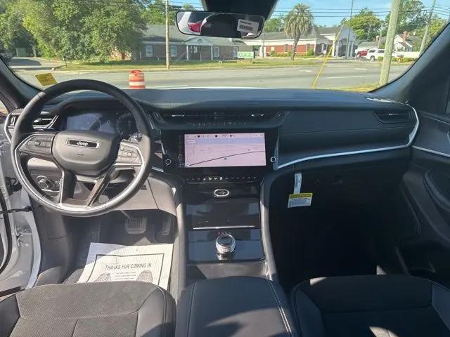 2026 Jeep Grand Cherokee Altitude 4x2