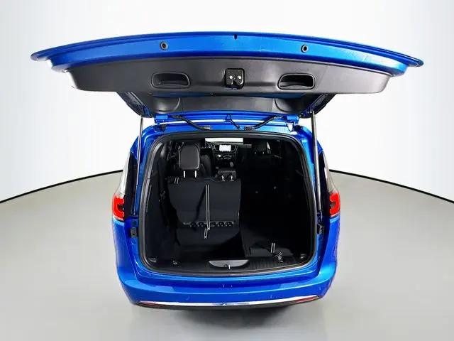 2026 Chrysler Pacifica Select AWD