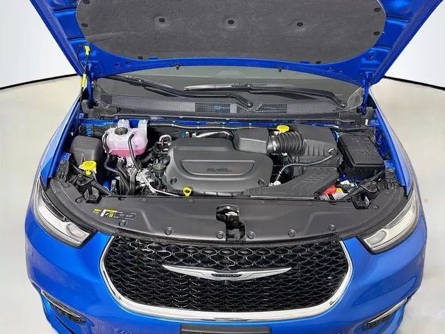 2026 Chrysler Pacifica Select AWD