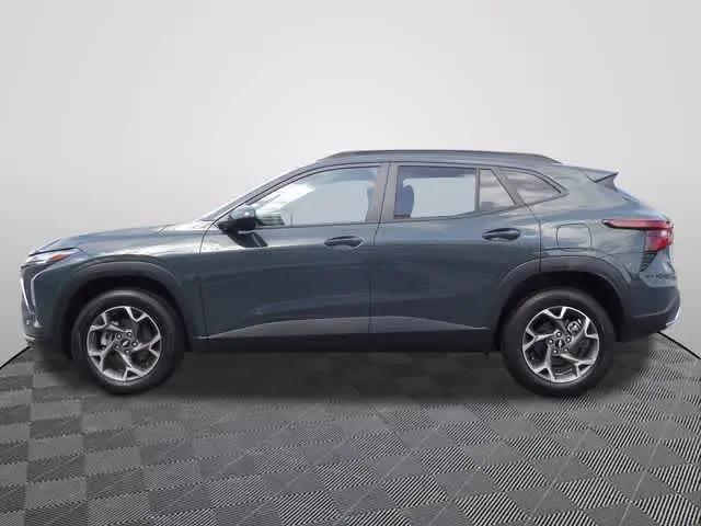 2025 Chevrolet Trax FWD LT