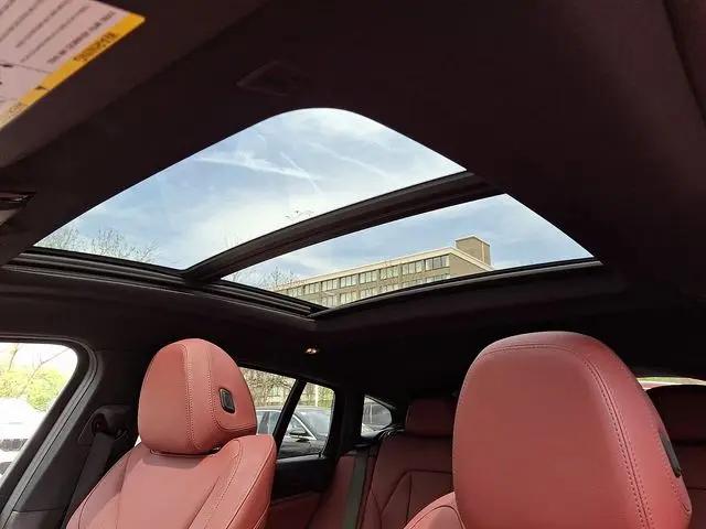 2022 BMW X4 xDrive30i