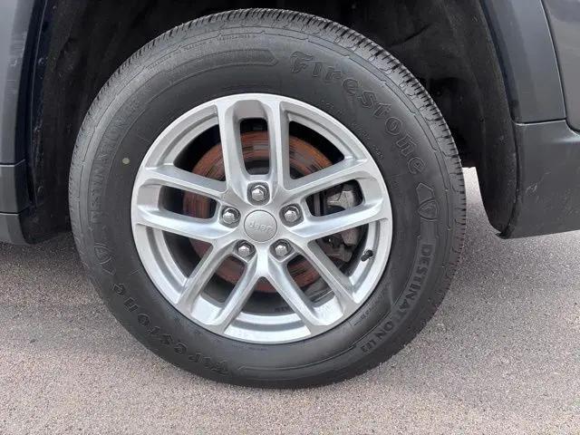 2023 Jeep Grand Cherokee L Laredo 4x4