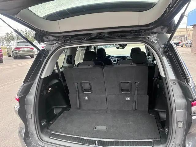 2023 Jeep Grand Cherokee L Laredo 4x4