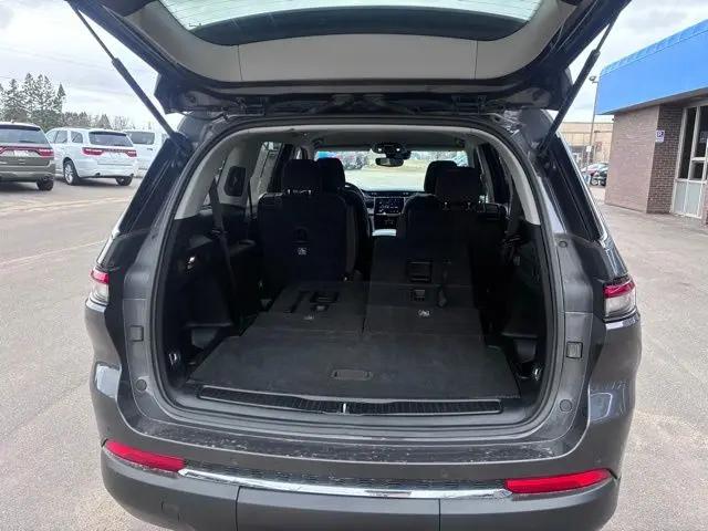 2023 Jeep Grand Cherokee L Laredo 4x4