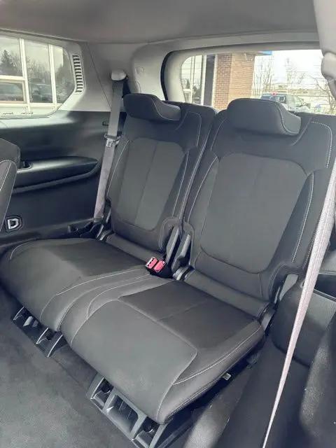 2023 Jeep Grand Cherokee L Laredo 4x4