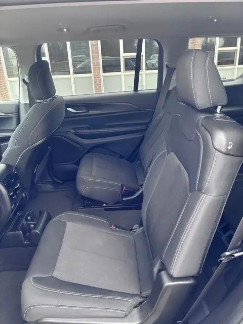 2023 Jeep Grand Cherokee L Laredo 4x4