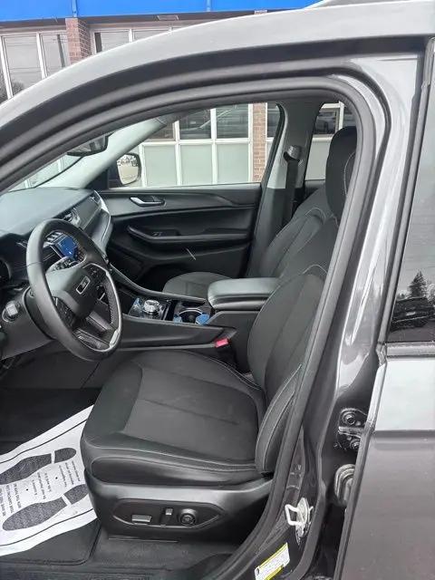2023 Jeep Grand Cherokee L Laredo 4x4