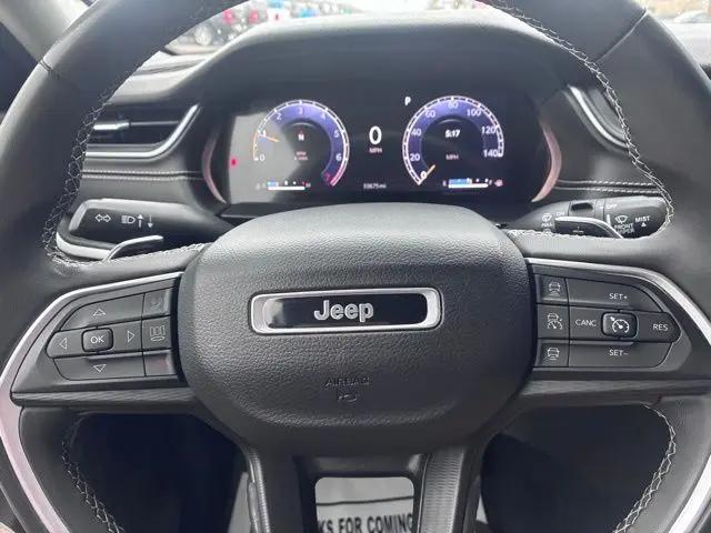 2023 Jeep Grand Cherokee L Laredo 4x4