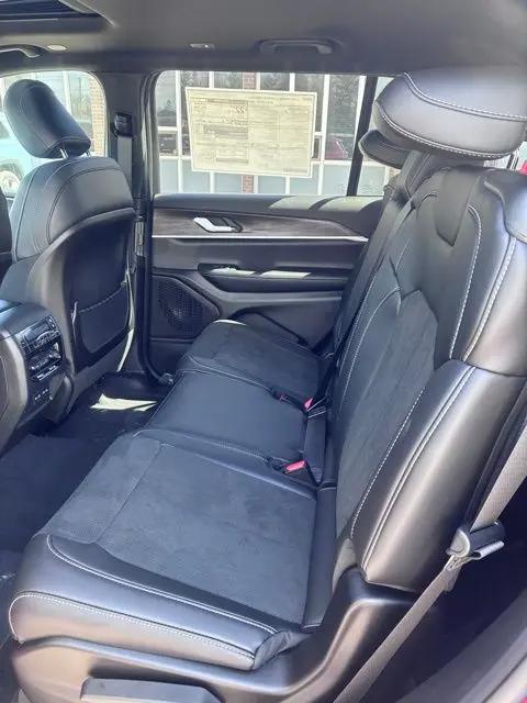 2026 Jeep Grand Cherokee L Altitude 4x4